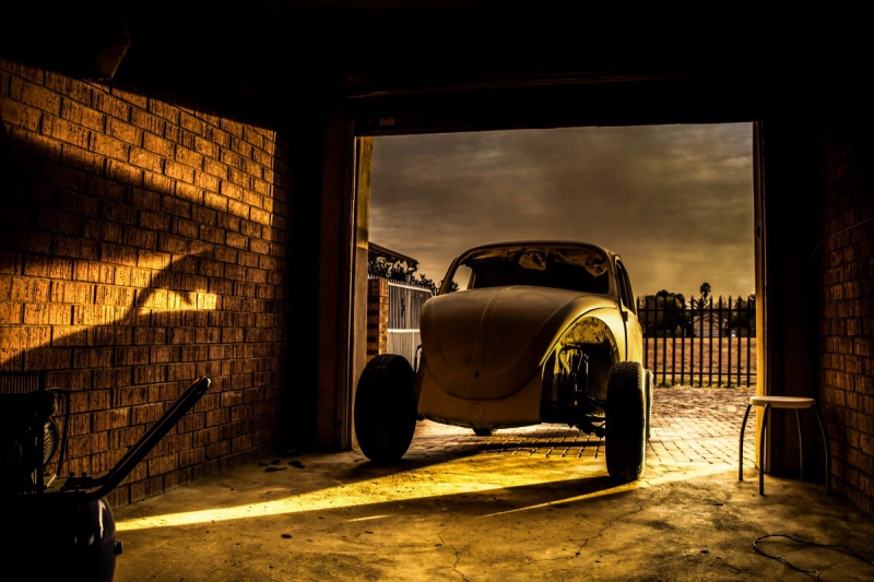 carrosserie-PIERLAS-min_car_garage_volkswagen_sunset_vw_beetle-81658